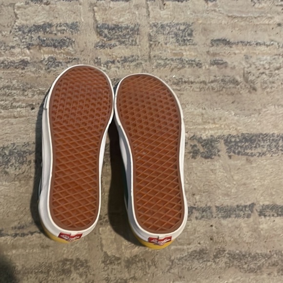 Vans - Picture 7 of 7